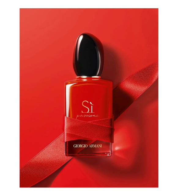 ادکلن Si Passione Armani | رایحهای جسورانه و زنانه برای بانوان قدرتمند